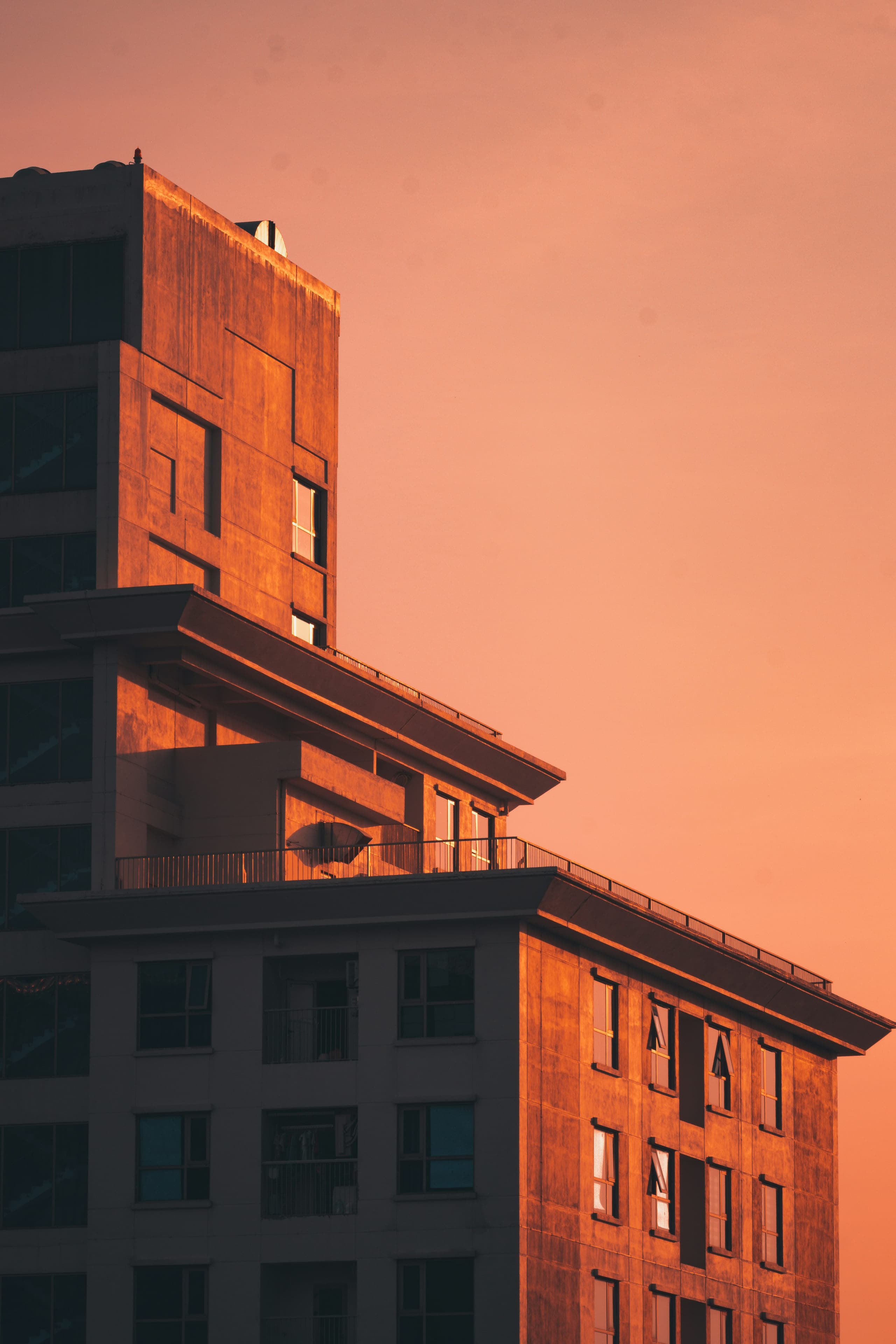 Real Estate Lead Follow-Up Rules for 2025 (How Fast, How Often, What to Say)